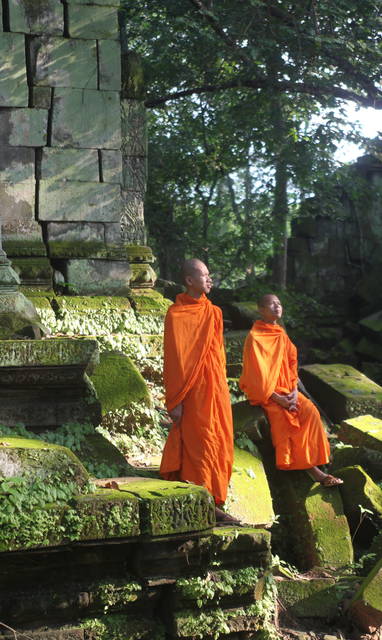 AA_Beng_Mealea___Monks