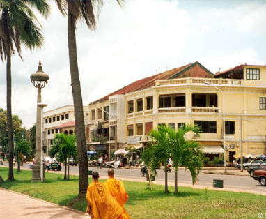 EXO_27_Phnom_Phenh_riverfront