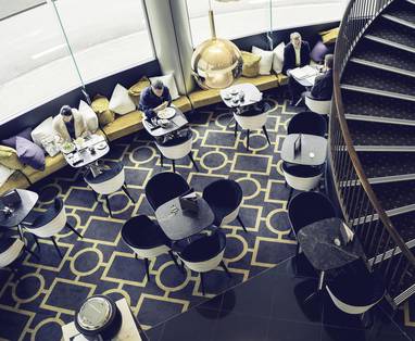 Bolton_Hotel_lobby_cafe