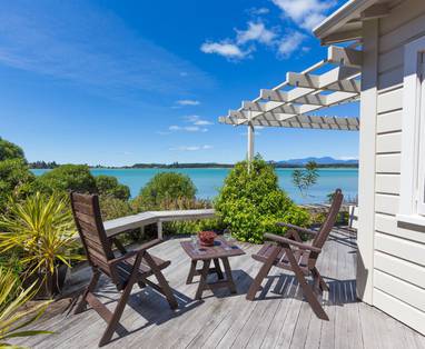 shoreline-suite-deck