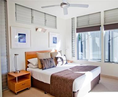 Peppers-Noosa-Resort-_-Villas-3-Bedroom-Penthouse-Bedroom.t49933