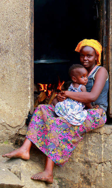 AA-HW2A9606_woman_and_child_enroute