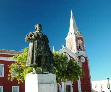 N_General_-_statue_on_Ilha_de_Mozambique