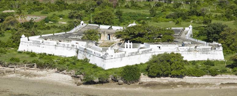 N_Ibo_-_Joao_Baptista_fort_from_afar