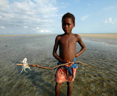 Z_Azura_-_Local_boy_with_crab