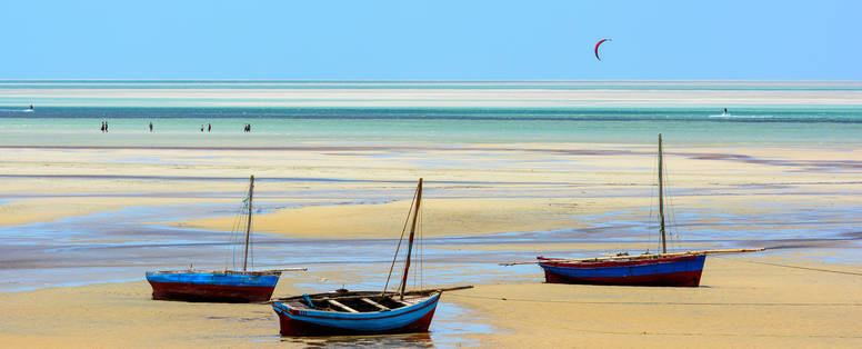 Z_Bahia_Mar_-_Vilanculos_beach_scene