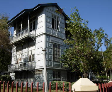 Z_General_-_Eiffel_House_Maputo