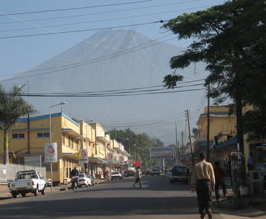 Zicht op Mount Meru vanuit Arusha stad, Tanzania