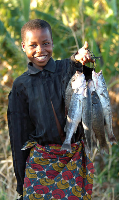 N_134DSC_5824_Fishing_boy_Lake_Malawi