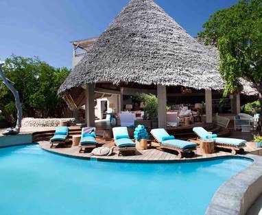 casamina-living-area-and-swimming-pool-2