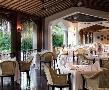 Golfinho_Restaurant_with_view_S