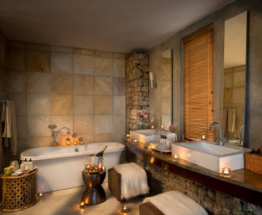 9.-KWANDWE---Lodge-Suite---suite-bathroom