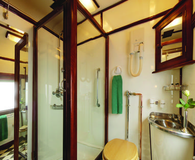 RVR-DeluxeBathroom-HRes