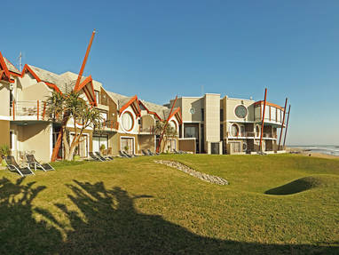 Vooraanzicht bij Beach Lodge in Namibië
