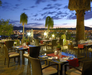 terras bij Heinitzburg hotel in Namibië