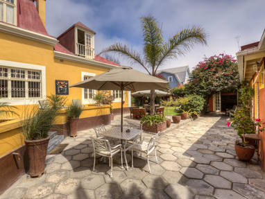 terras bij Villa Margherita in Namibië