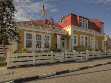 Buitenaanzicht b&b bij Villa Margherita in Namibië