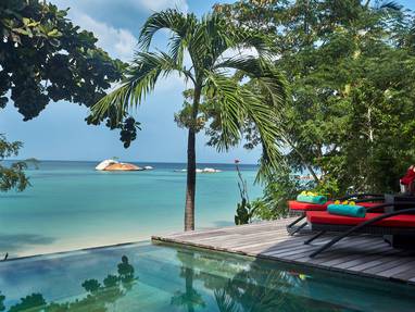 Deluxe beachfront pool villa bij Kupu Kupu, Koh Phangan in Thailand