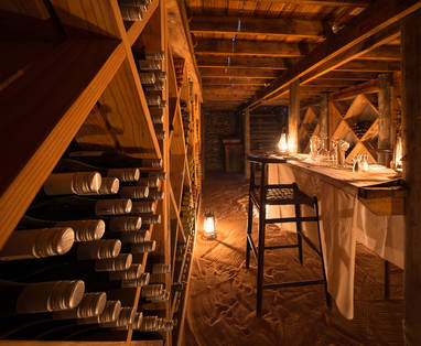 wijnkelder  bij Serra Cafema in namibië