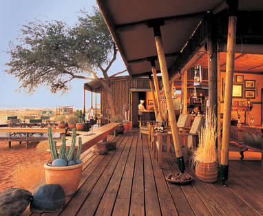 buiten dek bij Wolwedans Dune Camp in Namibië