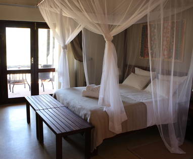 kamer inrichting bij Hobatere Lodge in Namibië