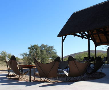 terras bij Hobatere Lodge in Namibië