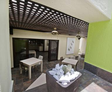 terras bij Galton House in Namibië