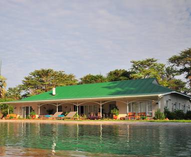 11_River_Farmhouse_across_the_pool