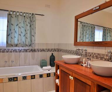 Batonka Guest Lodge badkamer