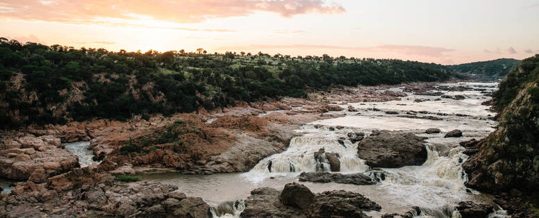 chivilia watervallen bij Chilo Gorge Lodge in Zimbabwe
