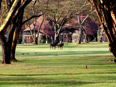 paardrijsafari bij lake naivasha sopa resort in kenia