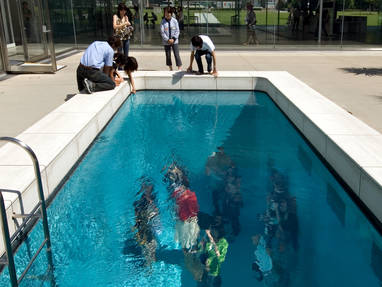 Kanazawa__21st_Century_Museum_-_pool