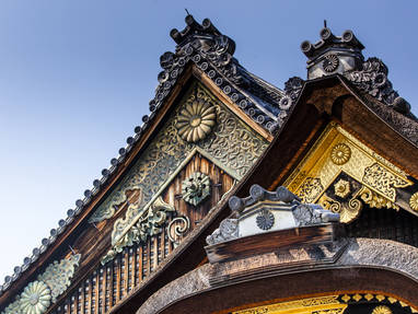 Kyoto_Nijo_Castle_-_roof_details