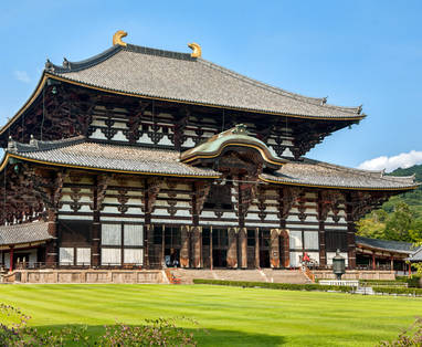 nara_Todaiji_-_side_view_close_up