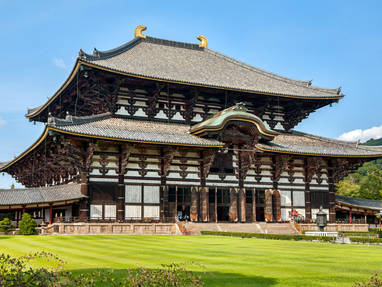 nara_Todaiji_-_side_view_close_up