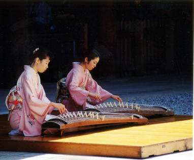 Tokyo__Koto_players_playing_in_Meiji_Jingu_shrine_228