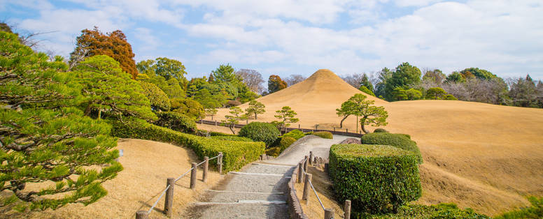 Kyushu_Kumamoto_-_Suizenji_Park_-_hill