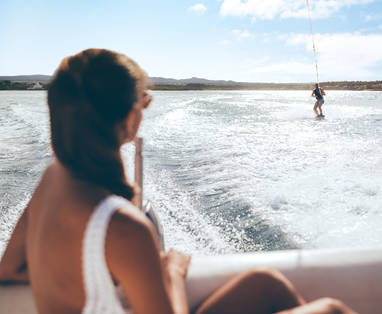 OO_Secondary_Brand_Lifestyle_Model_Ski