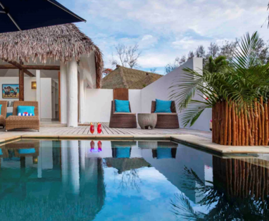 Tropica_island_resort_-_Honeymoon_Pool_Bure