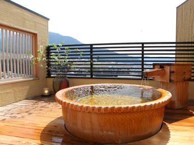 Biyu_no_Yado_-_Outdoor_bath