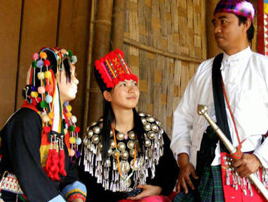 Myanmar | Het noorden | kleurrijke bergstam