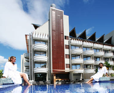 PPT_Hotel_Tahiti_Nui_Swimming_Pool_(copyright_wake-up)_(2)