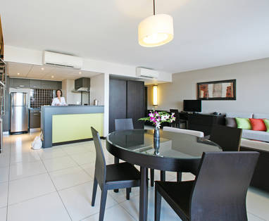 PPT_Hotel_Tahiti_Nui_Executive_Suite_Dining_area_and_Kitchenette