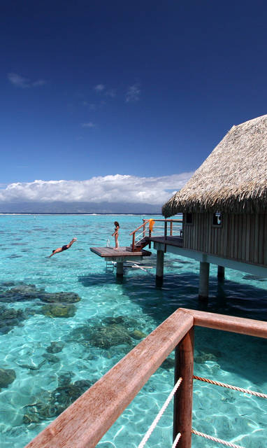 MOZ_Sofitel_Moorea_Luxury_OW_Bungalow4