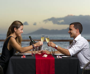 PPT_InterCon_Tahiti_-_Romantic_Dinner_in_OW_Bgl_1