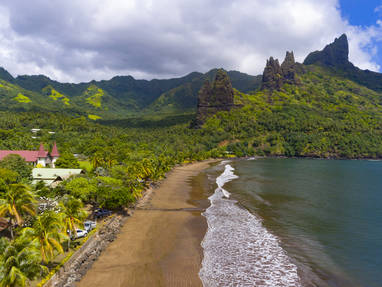 Aranui_Nuku_Hiva_Hatiheu