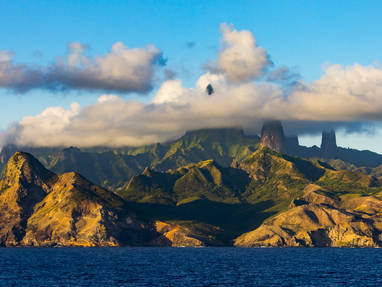 Aranui_Ua_Pou_landscape_2