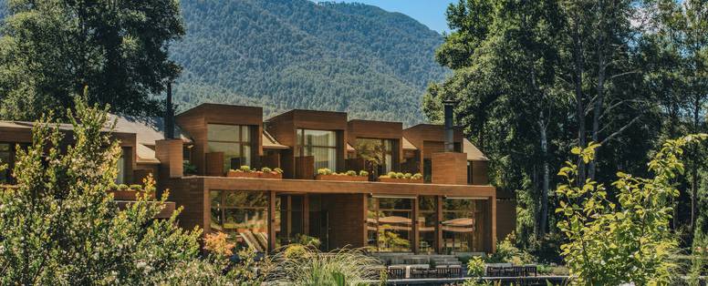 09_-_Hotel_in_Hydrangeafield_1