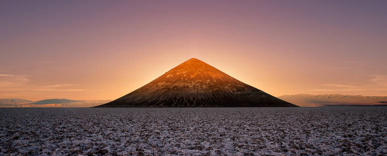 Socompa_Cono_de_Arita_con_ultima_luz_de_la_tarde_-_Sebastián_del_Vall