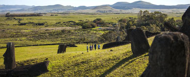 Hike_Rano_Raraku_Moai